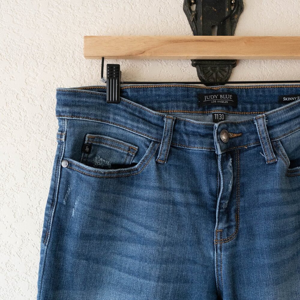 Judy Blue Skinny Jeans Size 11/30 Distressed Stretch Mid Rise Raw Hem - Picture 5 of 9